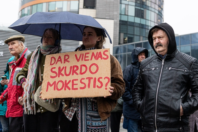 Vėl kyla į kovą prieš viešojo transporto bilietų branginimą