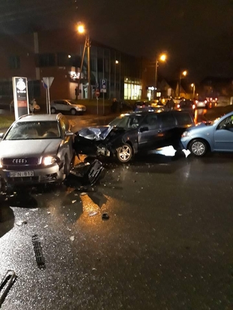 Ant Savanorių prospekto kalno – masinė avarija 