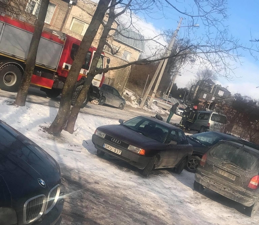 Šančiuose – dviejų mašinų avarija, vienas žmogus ligoninėje