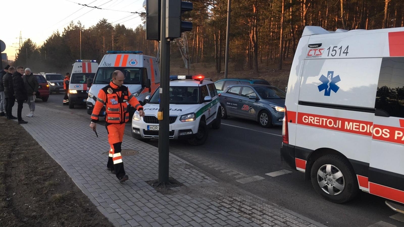 Netoli Kauno marių – keturių mašinų avarija