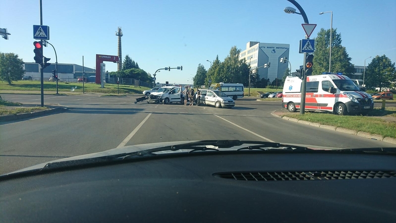 Penktadienis Kaune prasidėjo avarijomis, yra nukentėjusiųjų