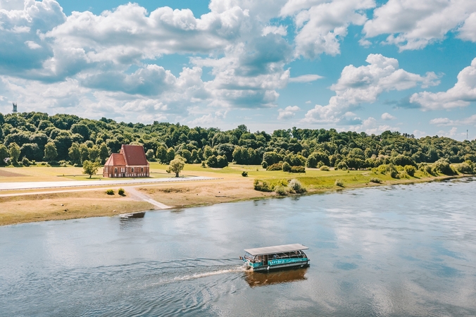 dviratininkams draugiška ir didžiausia šio turizmo sezono naujiena – 23 vietų laivas "Zapyškis", kuriame yra dešimt laikiklių dviračiams.