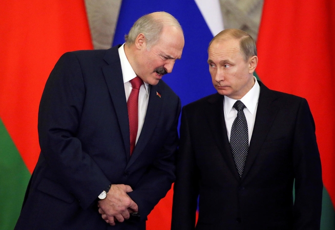 Aleksandras Lukašenka (kairėje) ir Vladimiras Putinas (dešinėje)