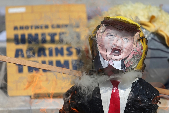 Australijos įstatymų leidėjai: D. Trumpas – bjaurus šliužas