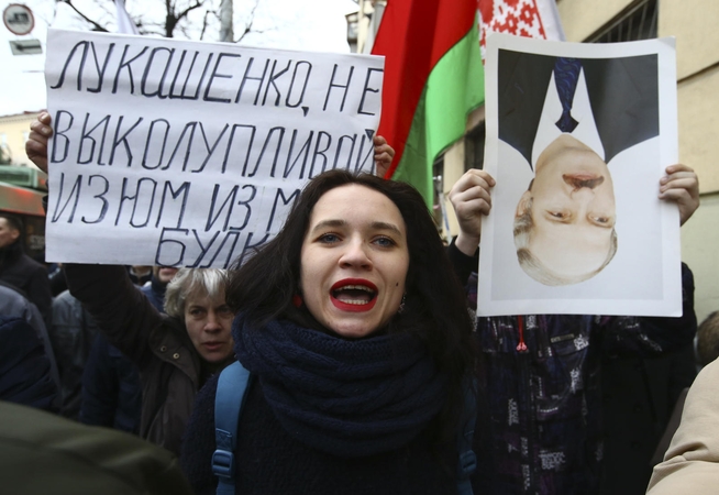 Dėl protestų prieš A. Lukašenką toliau teisiami baltarusiai 