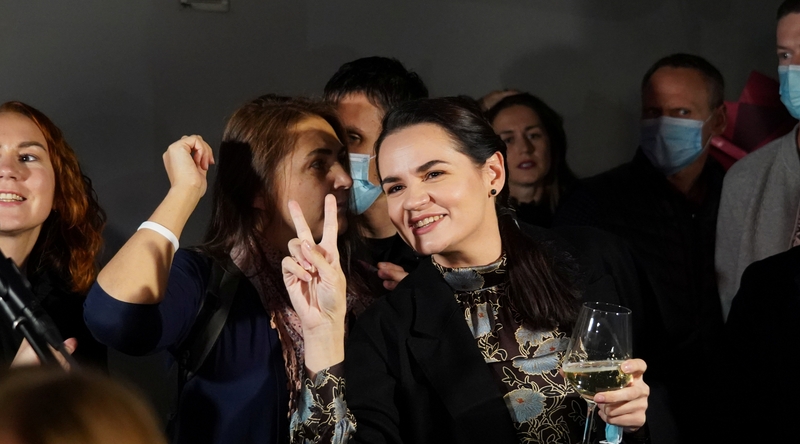 Vilniuje gimtadienį švenčianti S. Cichanouskaja dėkoja protestuotojams: jūs įkvepiate