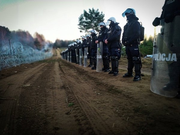 Kaip Lietuvos kariuomenė pasiruošusi Lenkijos scenarijui – tūkstančiams migrantų pasienyje?