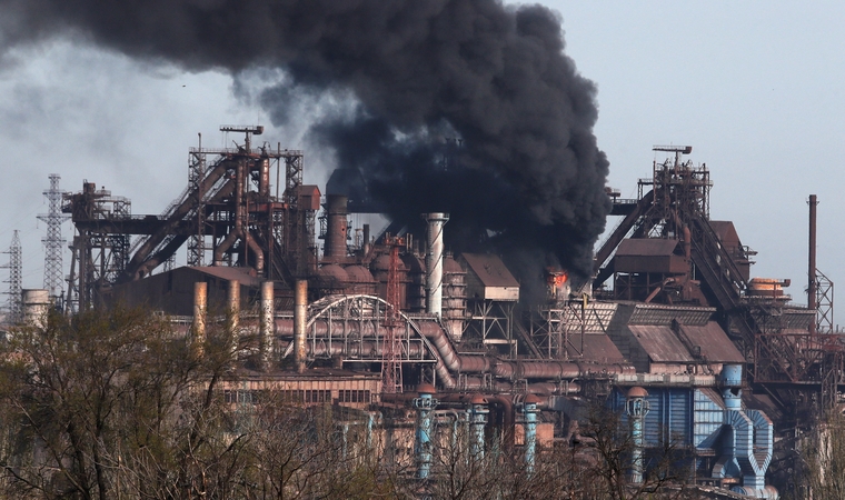 Ukrainos gynėjas: padėtis „Azovstal“ baisi – nėra vaistų sužeistiesiems, maisto ir vandens