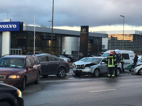 Per masinę avariją Muravos sankryžoje sužalota mergina