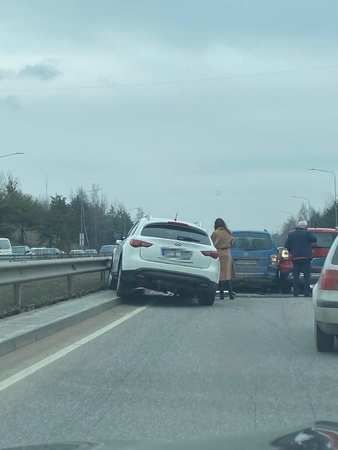 Prie Gariūnų – masinė avarija, nusidriekė automobilių spūstis