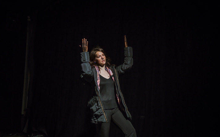 Scena: performansui A.Vilkaitytė pasirinko jos sumanymui pristatyti labai tinkamą Kauno kamerinio teatro erdvę.