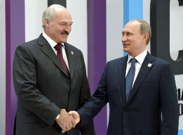 Aliaksandras Lukašenka (kairėje) ir Vladimiras Putinas (dešinėje)