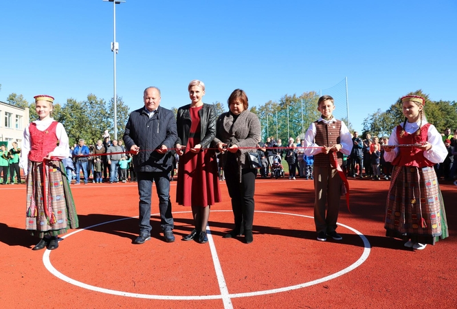 Po rekonstrukcijos atidarytas Ežerėlio stadionas