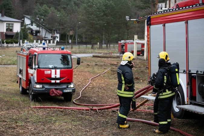 Gaisras Panevėžyje: užsidegė aikštelėje saugomas biokuras