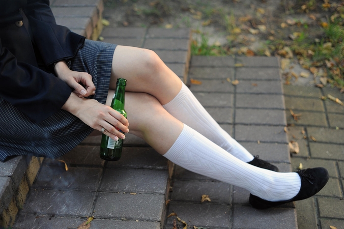 Šiurpi statistika: kas dešimtas penktokas vartoja alkoholio iki apsvaigimo