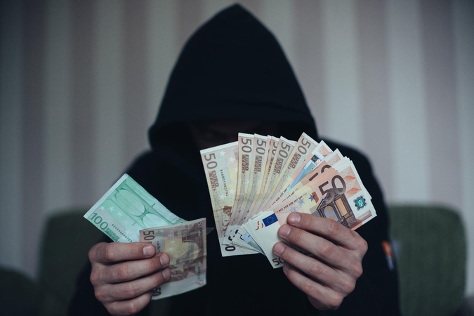 Ukmergėje ilgapirščiai iš buto pavogė 12 tūkst. eurų