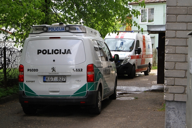 Siaubas Biržuose: rasti negyvi vyras ir moteris, šalia – ginklas