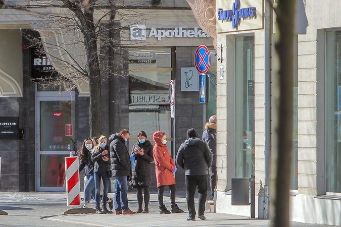 Stebina: senjorai yra ne vieninteliai, kurie sulig kiekviena diena karantine elgiasi, paradoksalu, bet tik laisviau.
