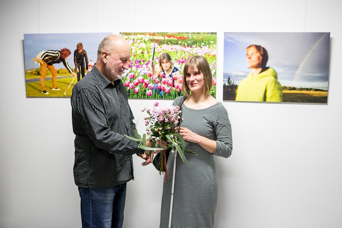 Svarbu: neregiams fotografija nieko nesako, tačiau Laura ir kūrėjas neabejojo parodos nauda matantiems.