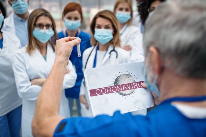 Gydymo įstaigos dar negavo lėšų priedams už darbą su COVID-19 pacientais