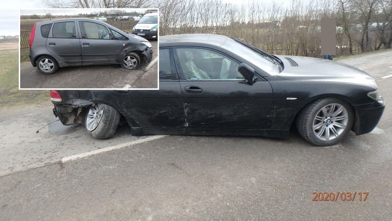 Girto „Mitsubishi“ vairuotojo kelionę sustabdė stiprus smūgis į BMW
