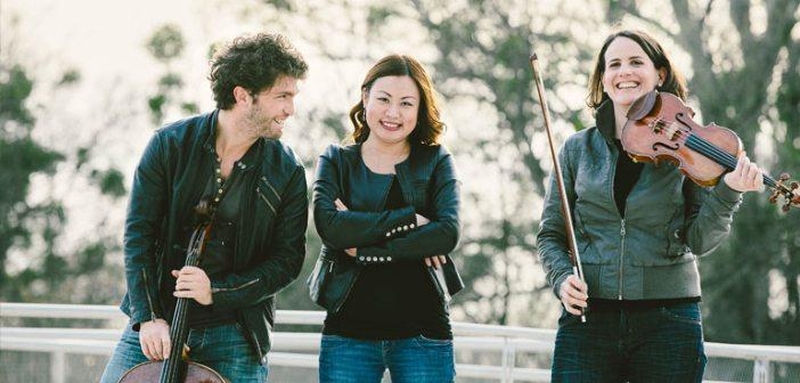 Virtuozai: užgrūdintas po visą pasaulį išsiraizgiusių gastrolių maršrutų "Trio Alba" lepina muzikos gurmanus techniškai nepriekaištingomis interpretacijomis.