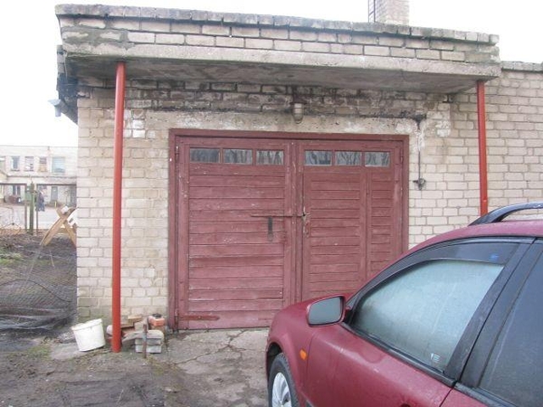 Kretingoje vėl sulaikytas didelis naminės degtinės kiekis