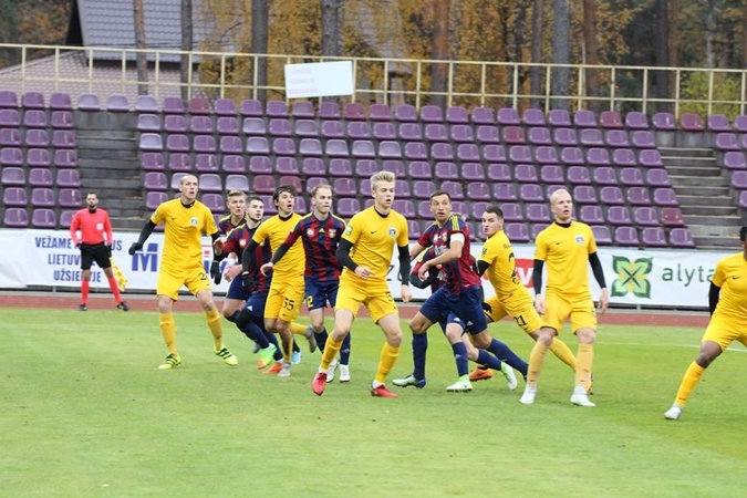 Pereinamosiose rungtynėse „Palanga“ nutildė „Dainavą“