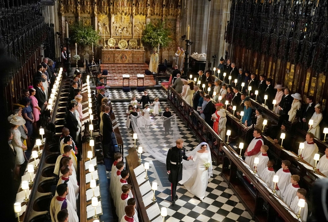 Karališkųjų vestuvių šventė suvienijo susiskaidžiusią Didžiąją Britaniją