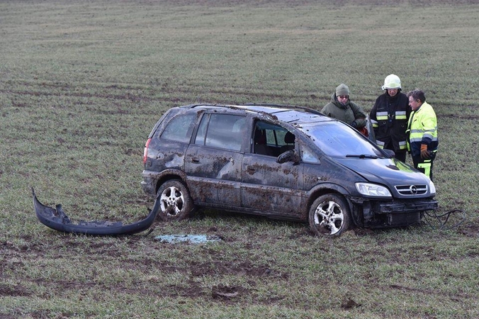 Vėjas nuo kelio nupūtė klaipėdietės automobilį