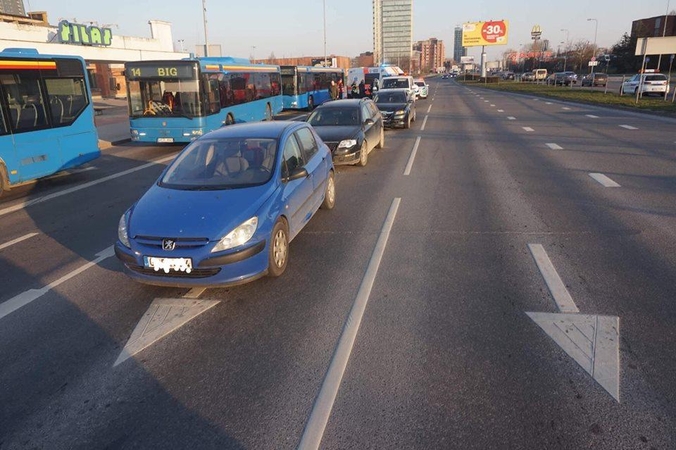 Taikos pr. girtas vairuotojas sukėlė avariją