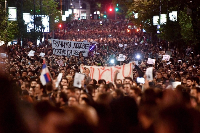 Serbijoje tūkstančiai žmonių protestavo prieš išrinktąjį šalies prezidentą