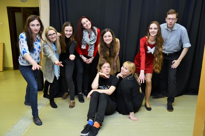 Studentai festivalyje parodys  A.Saalbach lyrinę komediją „Šokių pamoka“.