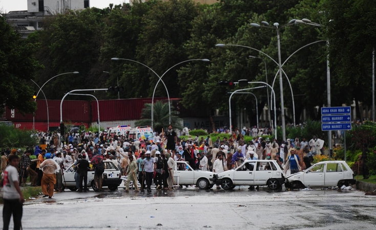 Pakistane protestuotojai įsiveržė į nacionalinės televizijos būstinę