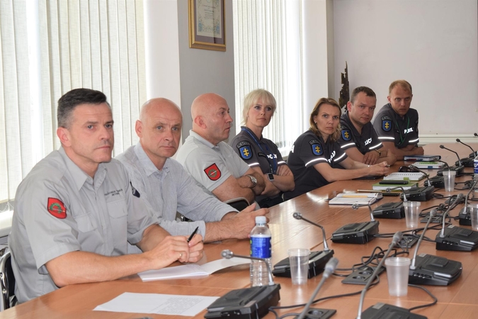 Spręs, ar riboti prekybos alkoholiu laiką bare „Čiba“