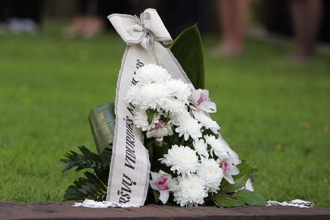 Laidotuvių reikmenų vėl galima įsigyti specialiose parduotuvėse