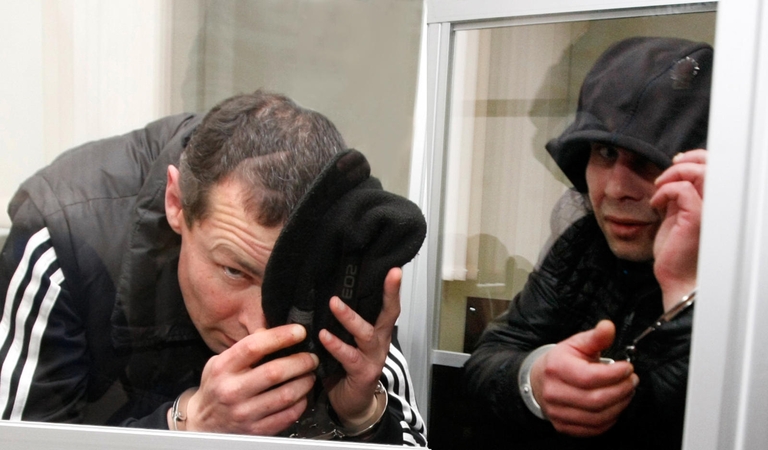Pozicija: broliai Volkovai buvo nepatenkinti pamatę fotoreporterį ir tikino, kad jie – ne žudikai, todėl nenusipelnę tokios negarbės.