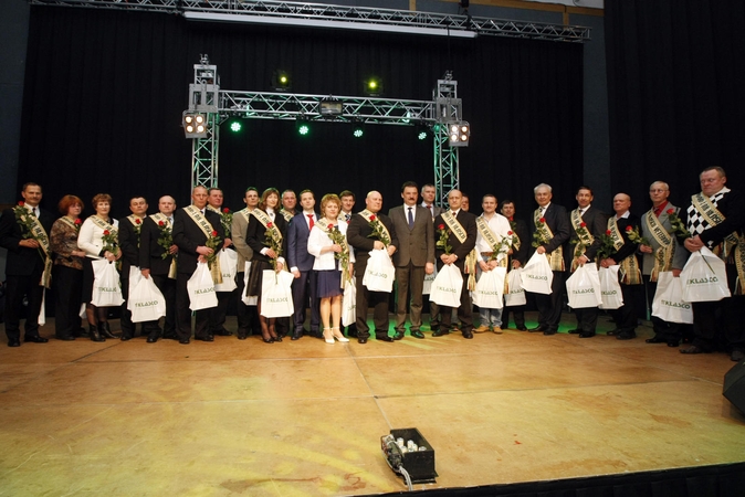 Dėmesys: 20 ir 25 metus KLASCO išdirbusių veteranų būrys – gausiausias.