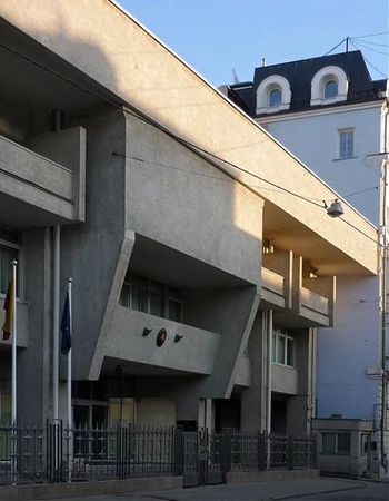 Цель: парламентарий считает, что приведение в порядок посольства в Москве – дело престижа.