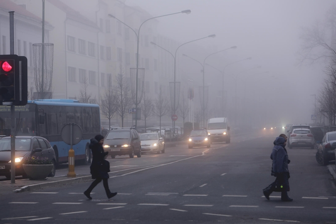 Naktį eismo sąlygas sunkins snygis, lijundra, plikledis ir rūkas