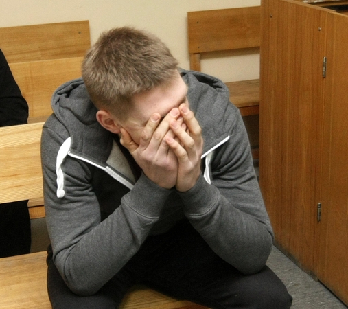 Pasekmės: tik per plauką išvengęs kalėjimo E.Matevičius trejus metus pareigūnų bus stebimas dieną ir naktį.