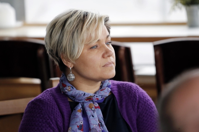 Permainos: iš savivaldybės Tarptautinių ryšių ir ekonominės plėtros skyriaus vedėjos pareigų netikėtai pasitraukė kelerius metus jam vadovavusi J.Činauskaitė.