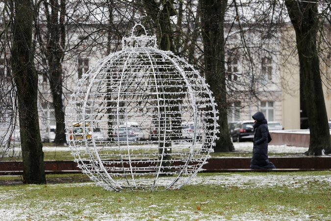 Nenustebino: kalendorinės žiemos pradžia nebus žiemiška, todėl sinoptikai šmaikštauja, kad tęsiasi lapkritis.