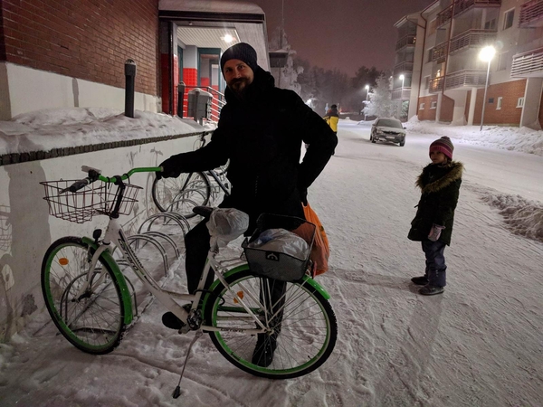 Netikėta: klaipėdietis Mindaugas stebėjosi, kad tądien, esant 22 laipsniams šalčio, Laplandijoje prie parduotuvių buvo daug dviračių.