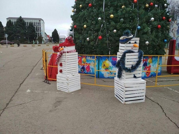 Pagamino: baltai nudažytos dėžės daugeliui kėlė juoką.