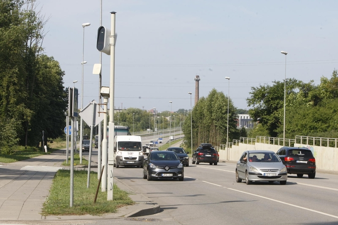Startas: du išmanieji greičio matuokliai šią savaitę pradeda darbą – Mokyklos gatvėje – trečiadienį, Liepų gatvėje – nuo pirmadienio.