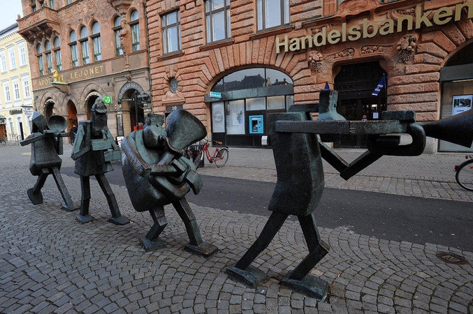 Skulptūra: Optimistų orkestras sulaukia didelio turistų dėmesio.