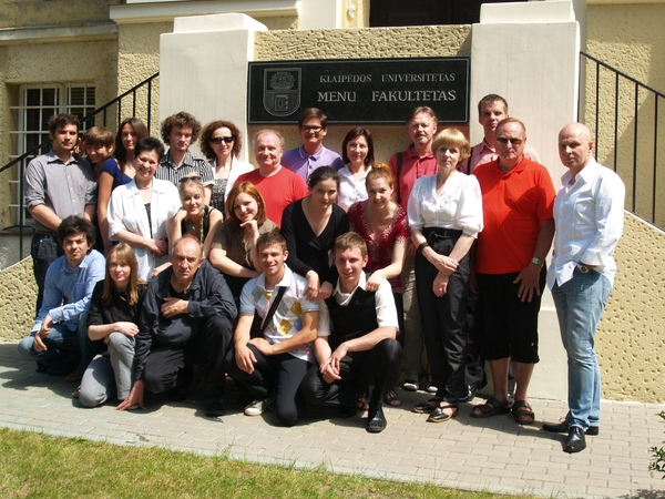 KU Režisūros katedros pedagogai su studentais 2011 m.
