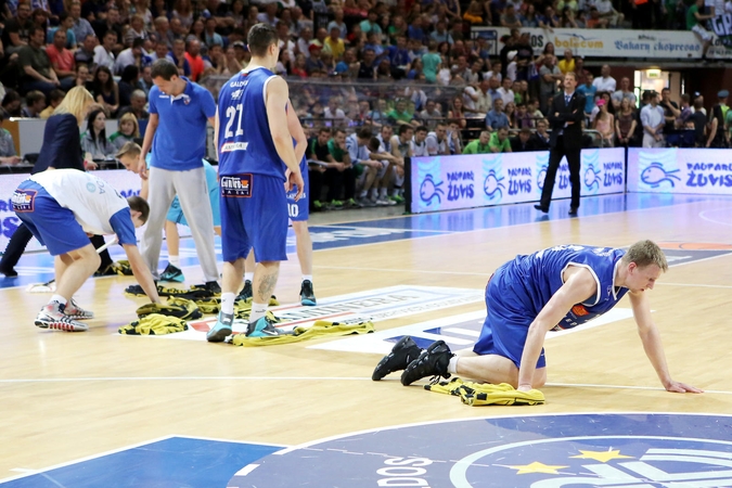 „Neptūno“ fano išmesta skardinė klubui kainuos 4000 litų 