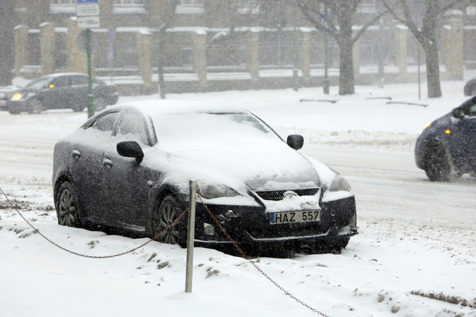 Orai pajūryje vairuotojams surengė išbandymų 